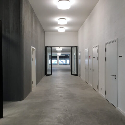 Schulhaus Hünenberg | LED Decken- Wandaufbauleuchte Ø600